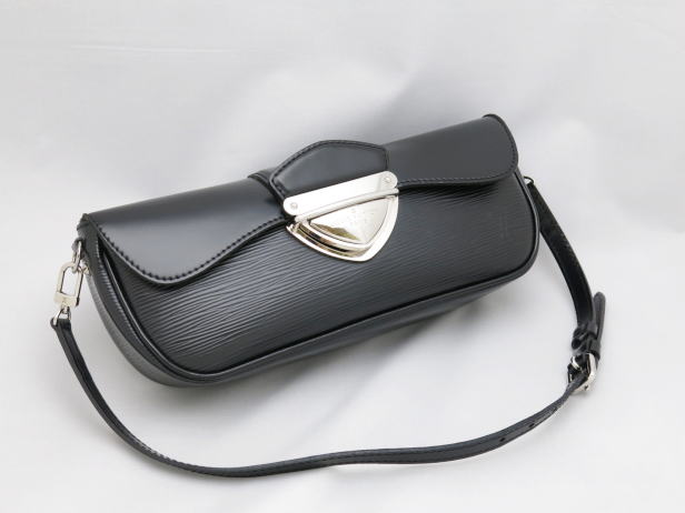 ポシェット・モンテーニュ