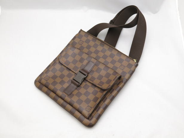 ポシェット・メルヴィール