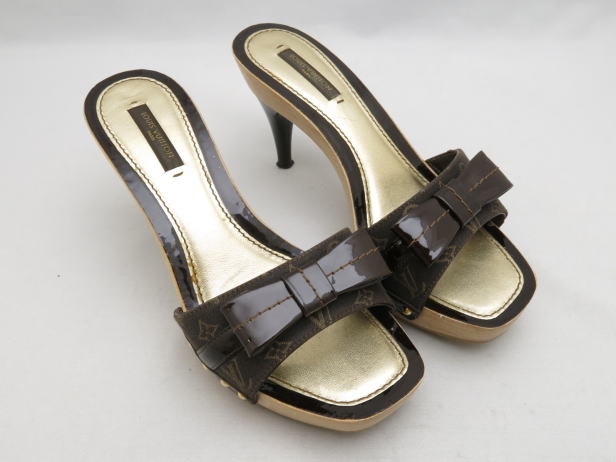 リボン付きサンダル