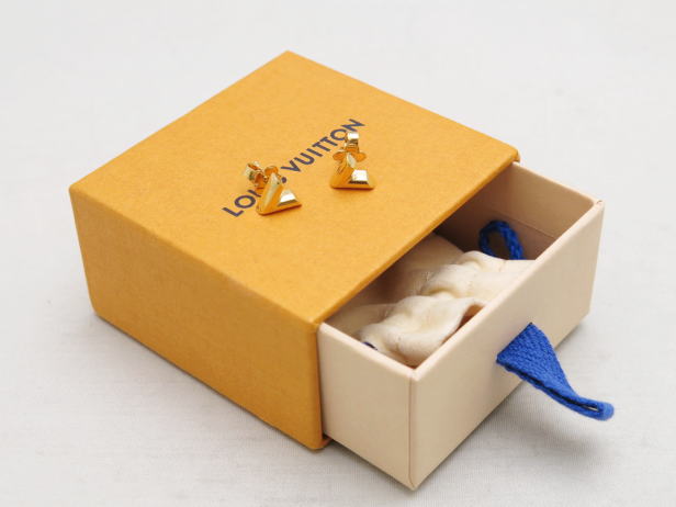 スタッズイヤリング・エセンシャルV