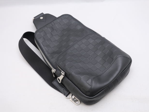 アヴェニュー・スリングバッグ