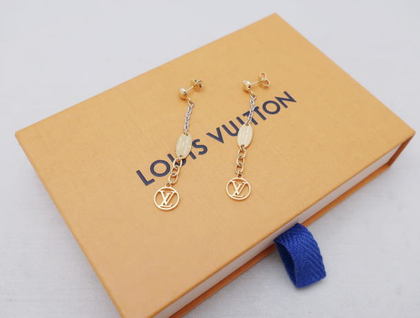 イヤリング・ロゴマニア