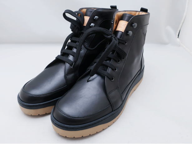 ハイカットスニーカー